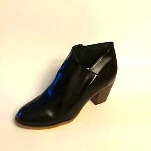 NWOB - Black Superslice Slide Booties
